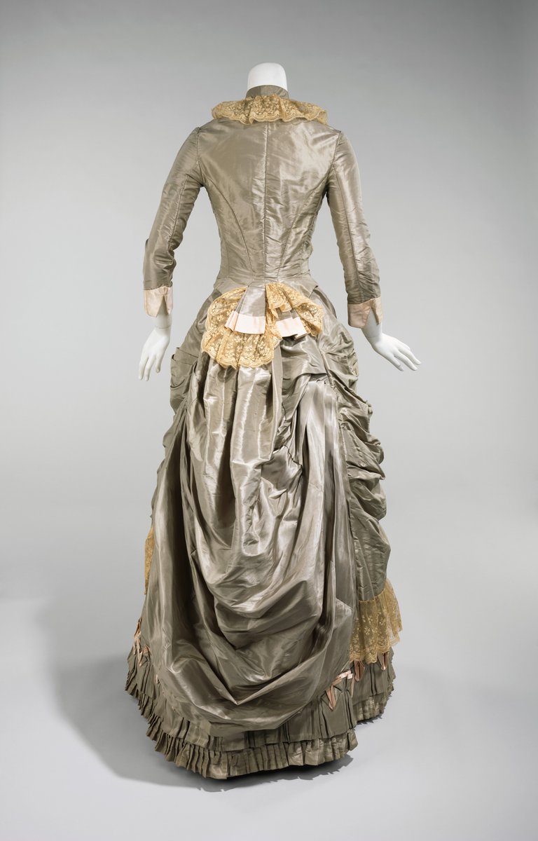plummie9's tweet image. American
Dress, 1880
Silk taffeta, silk, lace.
@metmuseum
#Fashionhistory