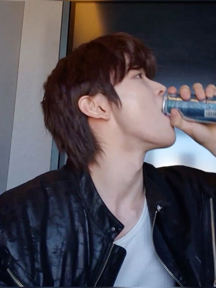 catsungchan's tweet image. need him