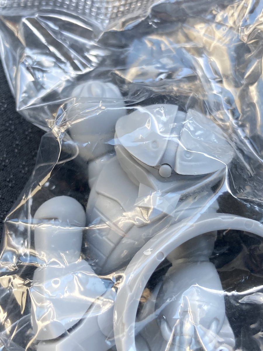 takky5940410's tweet image. チョコが甘過ぎてキツいからもう買うもんかと思ってたけど、見かけてしまうとダメなやつ。
アッガイ選手だから当たりかな?
またいつか塗りましょう。