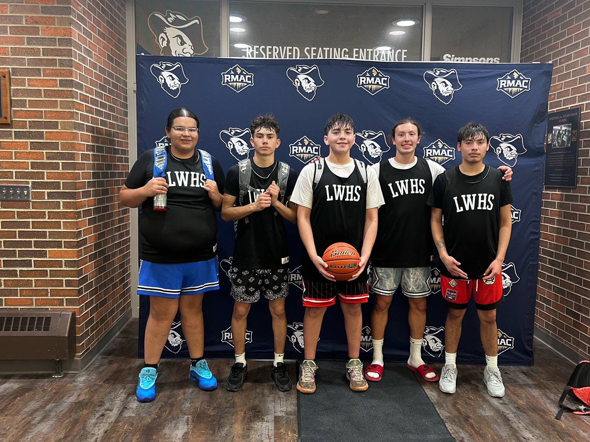 LittleWoundBB's tweet image. Little Wound Varsity left it all on the court and came up short in the blue division championship at the school of mines team camp. They went 5-2 for both days. Thanks to @HardrockerMBB for putting on a great team camp. 🐴🔵🟡⛹🏽‍♂️