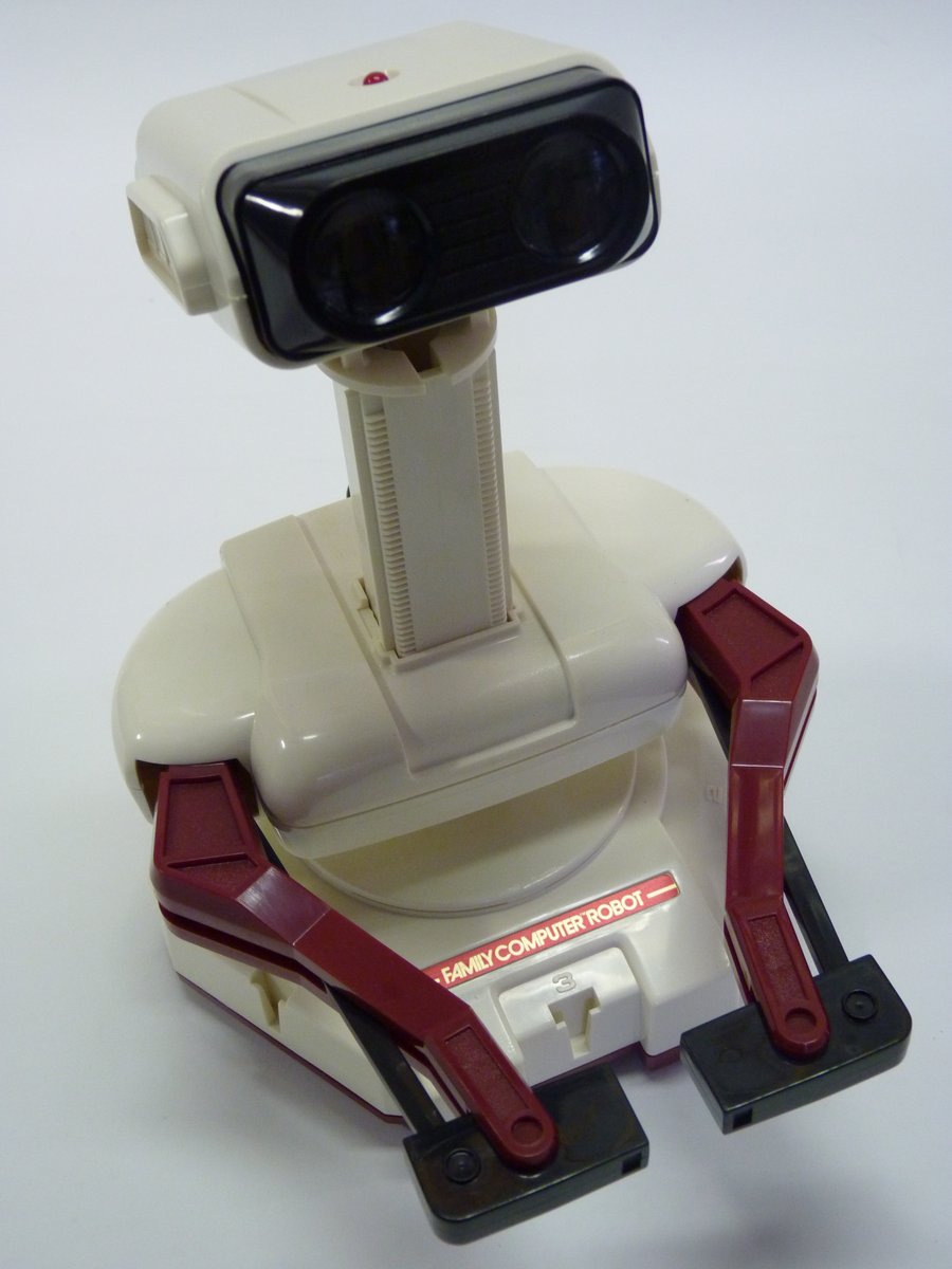 Yamafuda's tweet image. 40 ans déjà que le Family Computer Robot est sortie !
Happy Birthday R.O.B. (Robotic Operating Buddy) 🥳
En Europe il est sorti beaucoup plus tard en 1986.
#ファミリーコンピュータロボット