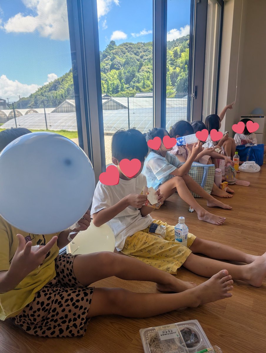 yukimidayo_32's tweet image. 本日、保育園から仲良くしてもらってるママ友&お子とで集まり♪
こことってもGOOD😆👍まさか地元にこんな場所があったとは😳
大人7人
子ども11人
それでも全然ヨユーの広さ!
陽当たり良し、景色サイコー、キッチンあり、。
そして何と4時間借りて500円♪♪
素晴らしい!
#幸田町 #やまびこ館 #平屋