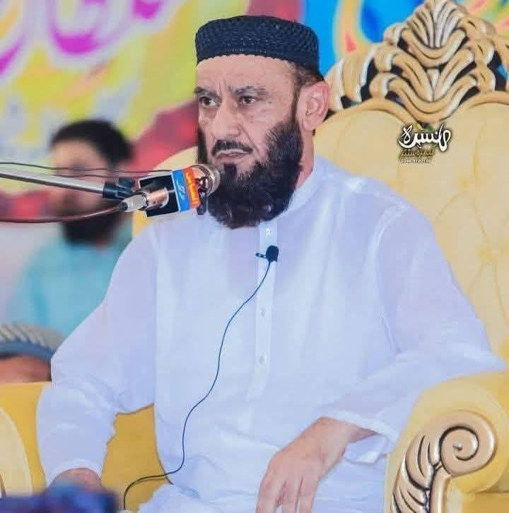 MSamiUllah_786's tweet image. کراچی کے ایک مراثی شہنشاہ نقـــوی نے پشاور آکر ســـرعام انبیاء کرام اور صحابہ کرام کی بدترین گســـتاخی اور توہـــین کی لیکن ابھی تک وہ آزاد گھـــوم رہا ہے
جبکہ ایک عالم دین جو عظمت صـــحابہ ؓاور تقدس صحابہ کے ترانے گاتے ہیں جو محبت صحابہ کو فروغ دے رہا ہے اس پر ایک بے بنیاد…