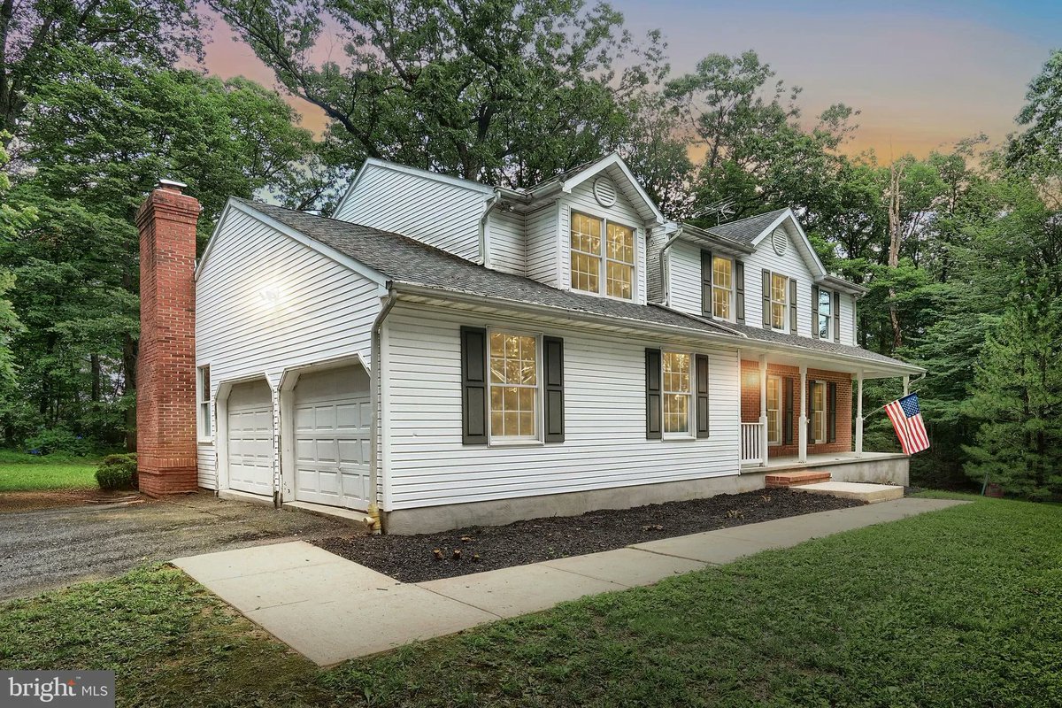 GinterGroup's tweet image. 417 Salt Lake Road, Fawn Grove, PA, 17321
3 bed | 2 bath 3402 Sq. Ft.
Active | 380000
bit.ly/40B3aj3
First time offered, 2-Story Colonial on Over an Acre - A Private, Wooded Retreat. Escape the everyday and come home to this charming 2-story Colonial nestled on a...