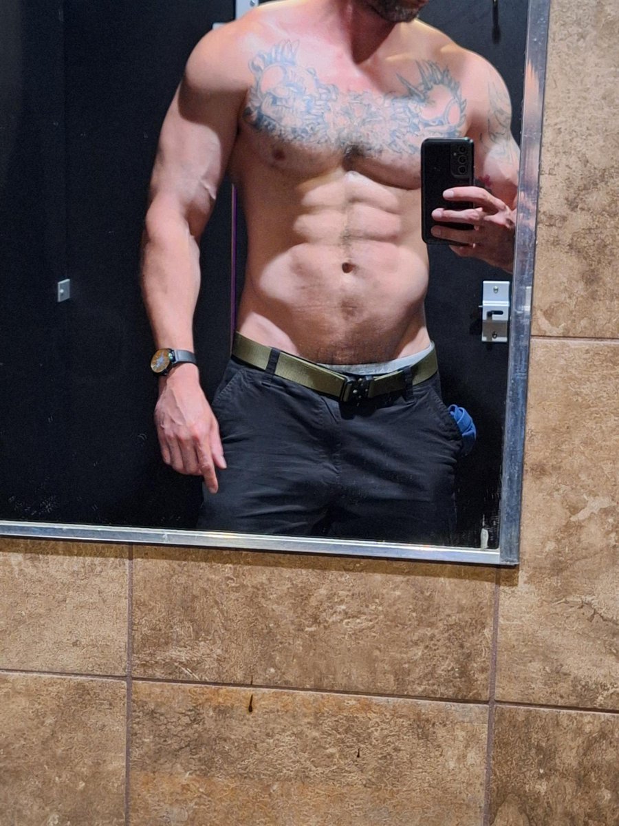 RachelPAV's tweet image. They made the goal. Following through on my promise to drop the shirtless Chosen Company photo that made us all drop our phones.