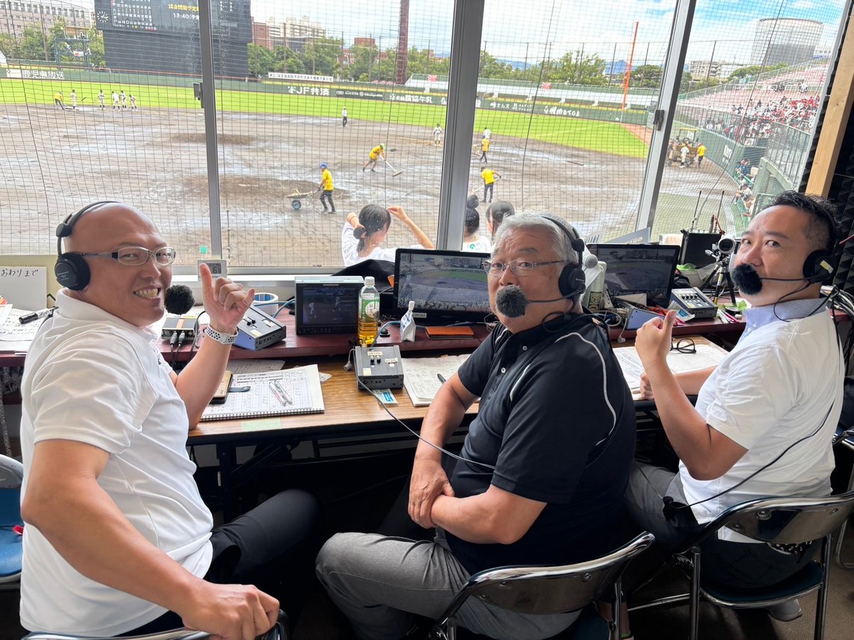 kkb5mobile's tweet image. 「めざせ‼︎甲子園 第107回全国高等学校野球選手権鹿児島大会 決勝」ご覧いただきありがとうございました⚾️🔥
実況席から📸
#神村学園 が優勝を決め、今年の夏の高校野球鹿児島大会は閉幕です。
本日の熱戦の様子は月曜日のKKB夕方ニュース「News+ #おやっと!」でもお伝えします📺⚡️お見逃しなく!