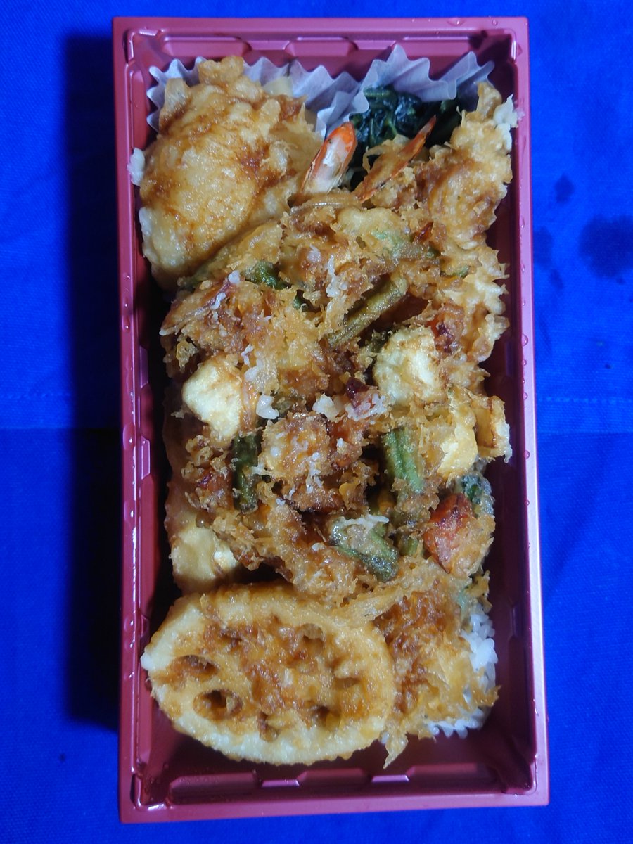 Digimortal2024's tweet image. 朝ご飯(本日一食目なのでw)
天丼 てんや
夏のごちそう天重弁当、夏野菜かき揚げ、れんこん
あと自宅でゆでた半生うどん(画像無し)
自分の好きな物ばかりな具の天重、おいしいが過ぎますね😋
ごちそうさまでした🙏
初めてモバイルオーダーを使ってみたんだけど、注文番号が777だった。良い事あ文字数