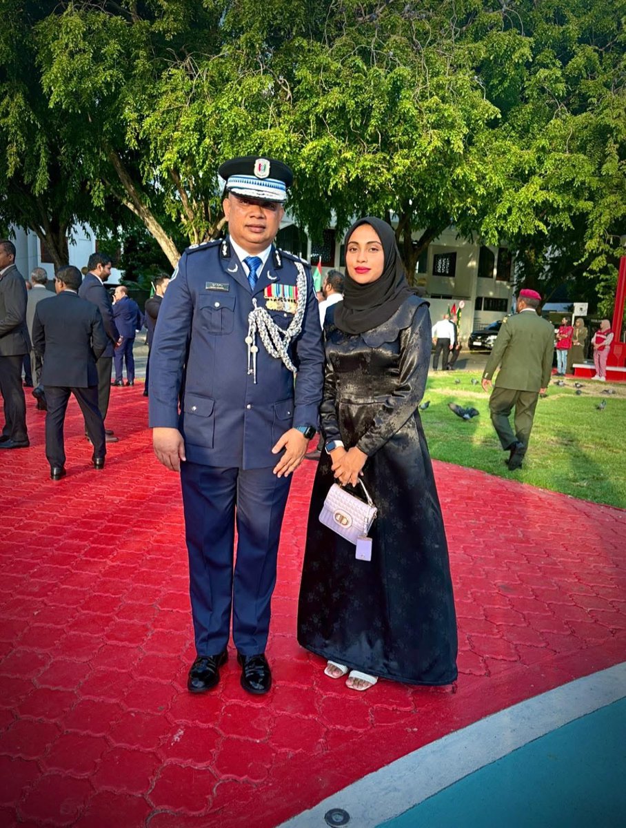 ShadowWatchMV's tweet image. Option A: One Glock who couldn’t organize a paperclip.
Option B: Another Glock who thinks “higher education” means standing on a chair.
Both somehow ended up with jobs one by accident, the other by miracle.

Go ahead, take your pick. It’s a battle of brains vs… well, whatever…