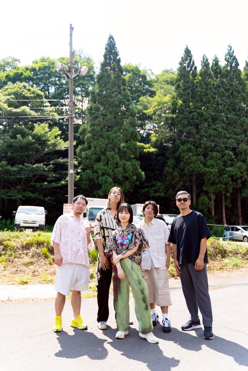 TOMOO (@tomoo_628) on Twitter photo 昨日は初めてのフジロック
@ RED MARQUEE 🏕️
ありがとうございました!!
幸せでした!
〈MEMBER〉
Gt. 大月文太 <a href="/bunta_o_jp/">Bunta Otsuki</a>
Dr. 菅野知明
Ba. 勝矢匠 <a href="/KatsuyaTakumi/">勝矢匠(Takumi Katsuya)</a>
Key. 幡宮航太 <a href="/KotaHatamiya/">幡宮航太 / 𝙆𝙤𝙩𝙖 𝙃𝙖𝙩𝙖𝙢𝙞𝙮𝙖</a> 昨日は初めてのフジロック
@ RED MARQUEE 🏕️
ありがとうございました!!
幸せでした!
〈MEMBER〉
Gt. 大月文太 <a href="/bunta_o_jp/">Bunta Otsuki</a>
Dr. 菅野知明
Ba. 勝矢匠 <a href="/KatsuyaTakumi/">勝矢匠(Takumi Katsuya)</a>
Key. 幡宮航太 <a href="/KotaHatamiya/">幡宮航太 / 𝙆𝙤𝙩𝙖 𝙃𝙖𝙩𝙖𝙢𝙞𝙮𝙖</a>