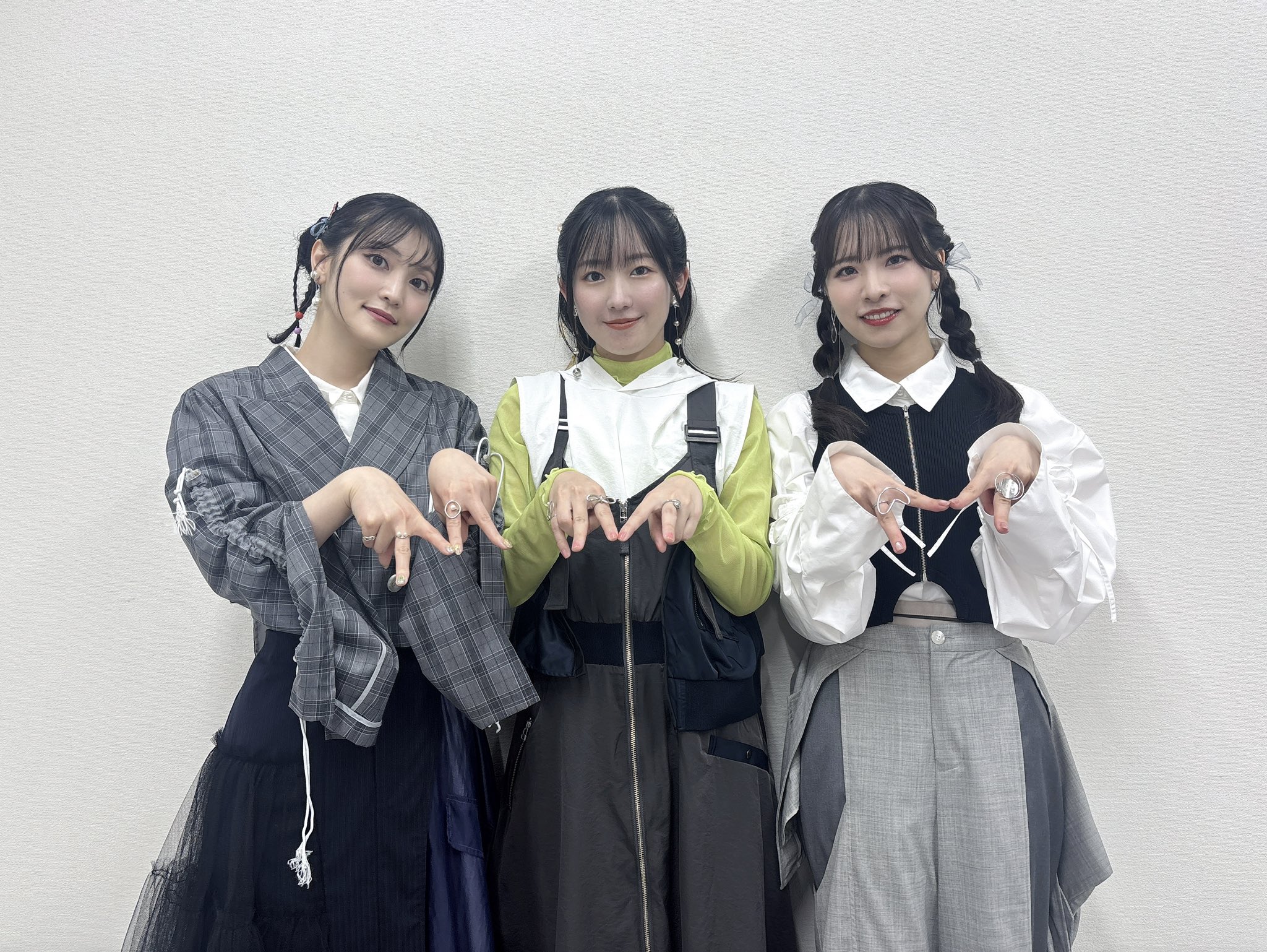 リスパレ mono シネフォト部 サイン ボール 三川華月 古賀葵 遠野ひかる リスパレ mono シネフォト部 サイン ボール 三川華月 古賀葵