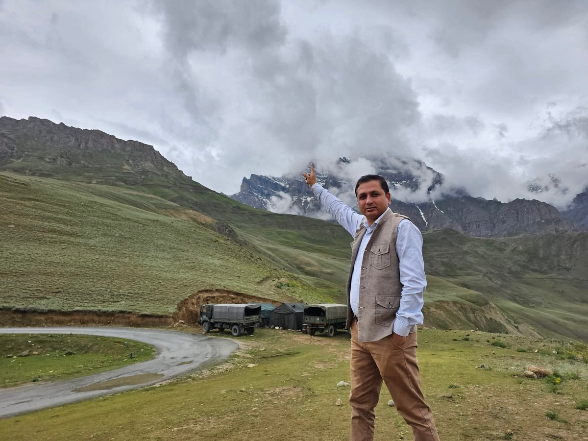 Madhurendra13's tweet image. #KargilVijayDiwas2025 #KargilWar #KargilHeroes
जय हिन्द 🇮🇳 from #Kargil