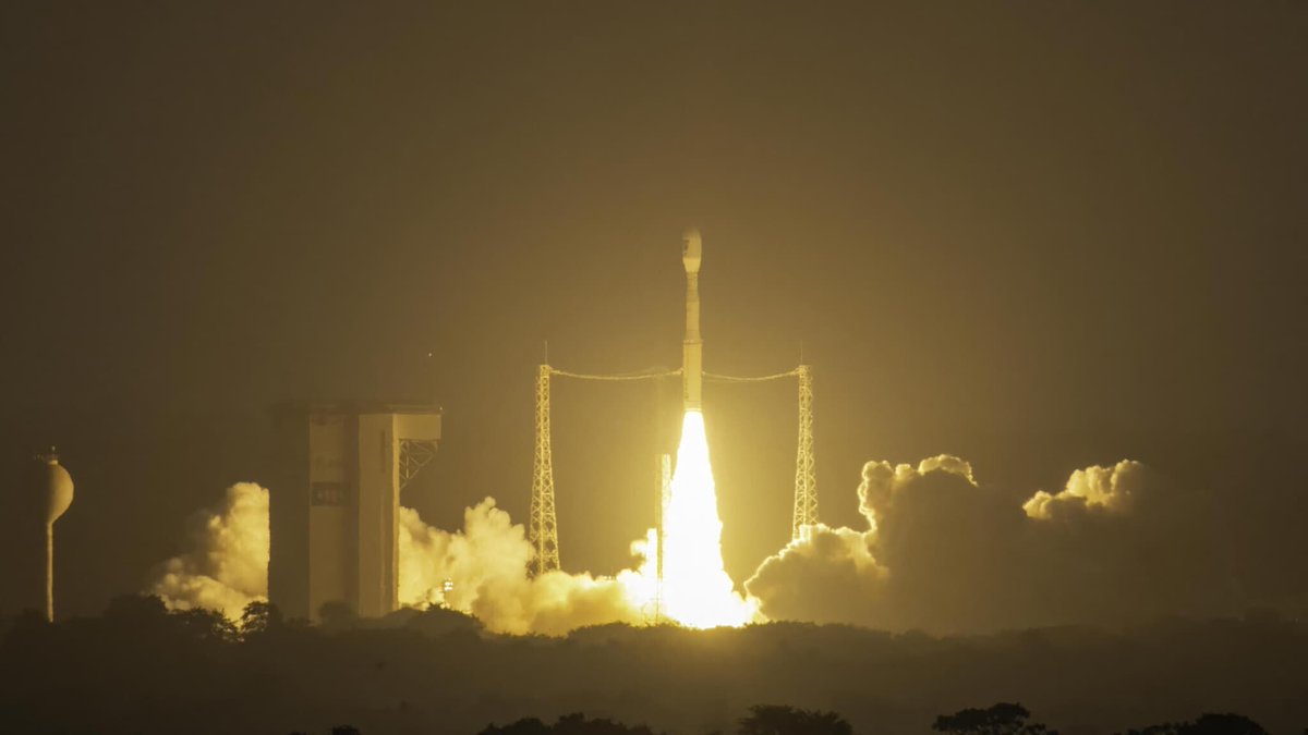 RMCInfo's tweet image. 🛰️ Un lancement, deux missions et cinq satellites... La France continue d'être un acteur majeur de la conquête spatiale ► l.rmc.fr/g0h