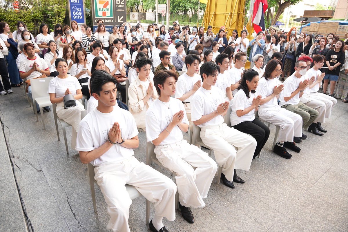 Hello98_th's tweet image. CHANGE2561 สร้างปรากฏการณ์บอยเลิฟสยองขวัญ “สิงสาลาตาย” 
ถือฤกษ์งามยามดีจัดพิธีบวงสรวงเพื่อความเป็นสิริมงคล พร้อมออกอากาศปลายปีนี้ 

🔗facebook.com/share/p/1At8xH…

#สิงสาลาตาย #poohpavel #CHANGE2561