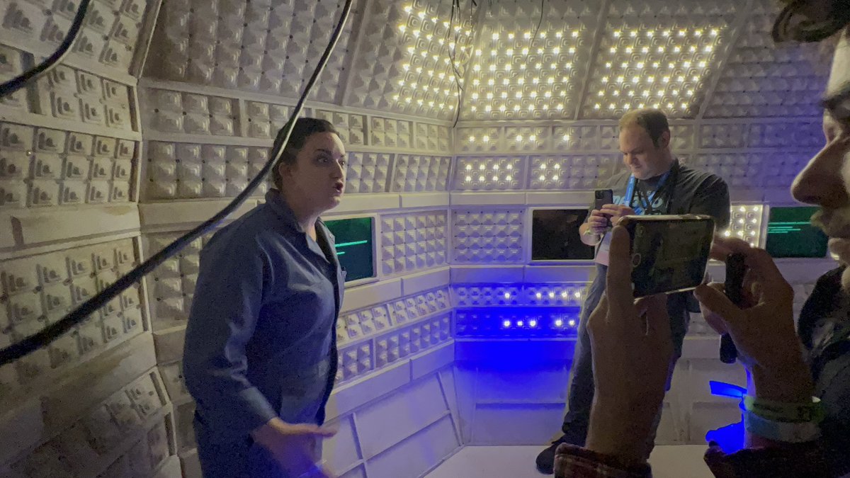 vanourneyjoe's tweet image. FX’s Alien:Earth-The Wreckage nighttime walkthrough at #SDCC #SDCC2025 Full video here: youtu.be/rRAJtt1wYkg?si… @FXNetworks #AlienEarth