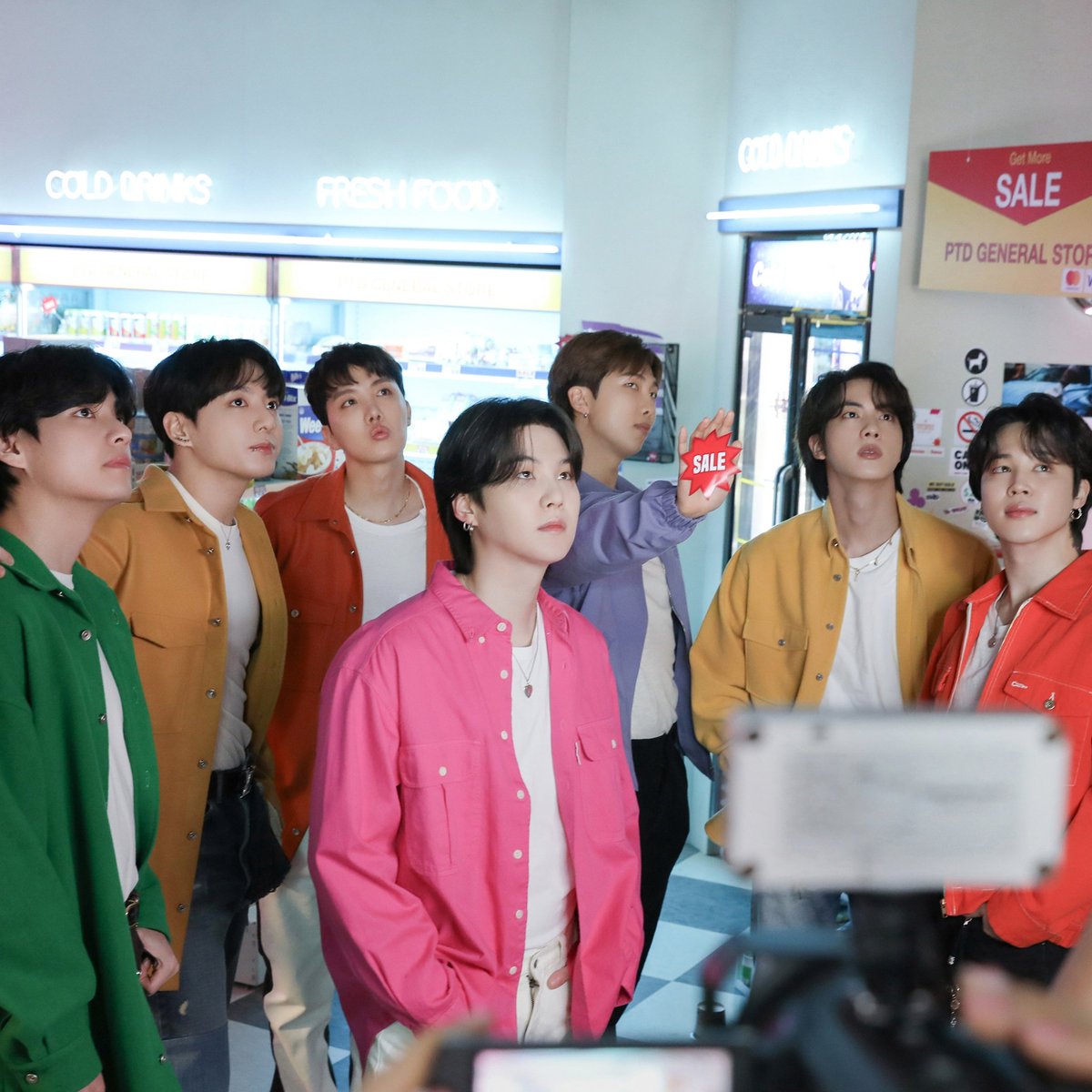 OneilyVibe's tweet image. BTS’s ‘PERMISSION TO DANCE ON STAGE - LIVE’ becomes the highest-charting album by a K-pop male group on the Global Spotify Weekly Albums Chart.