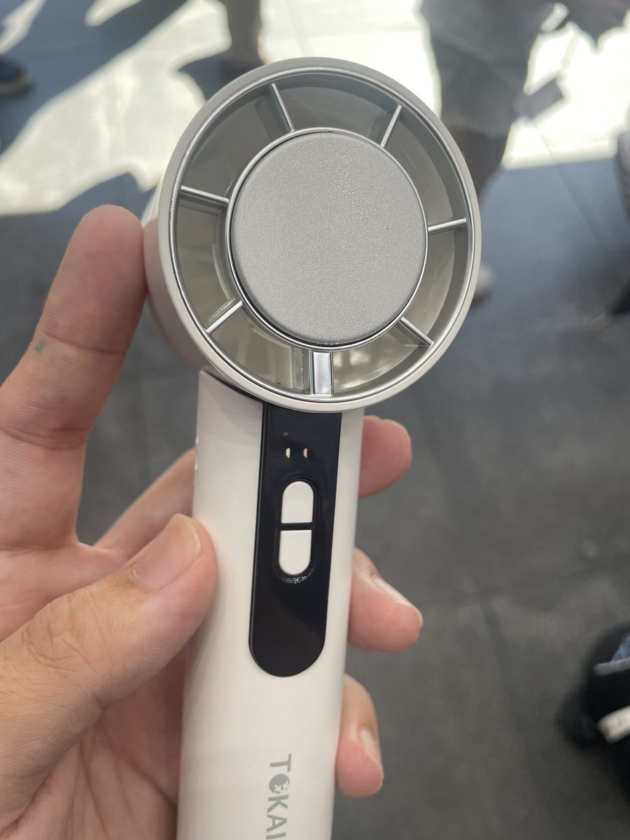down_VRCSS's tweet photo. 暑すぎてハンディファン買った https://t.co/JxxLGbIFvB