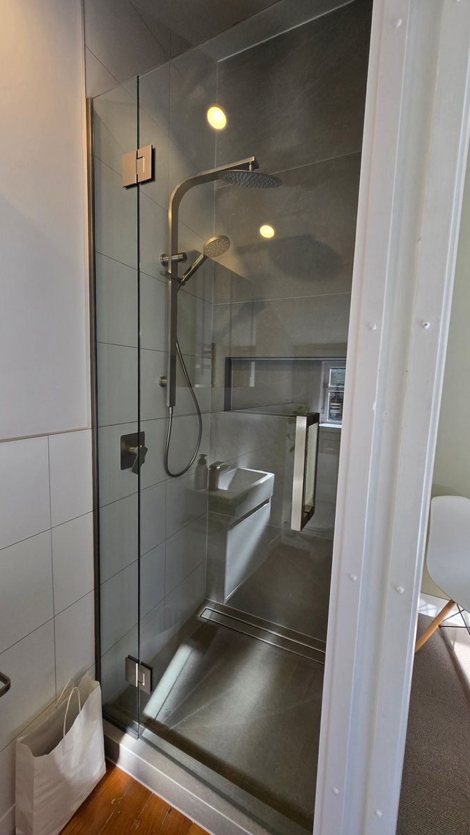 SHOWER GLASS PROTECTION APPLICATION 

@Nanoglassprotection was applied by <a href="/glassgenius/">David M Flower</a> to this brand-new shower installed by Accident &amp; Emergency Glass.This shower is now

✅️ Super easy to clean
✅️ Resistant to scratches and abrasion 
✅️ Protected from permanent staining