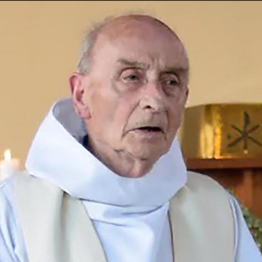 gauchecaca's tweet image. Nous sommes le 26 juillet, date anniversaire du décès du Père Hamel égorgé dans son église par des terroristes islamistes.
De ça, on n'en entendra presque pas parler tant il est important de ne pas nuire à la fable du vivre ensemble.
Le fameux vivre ensemble n'est visiblement…
