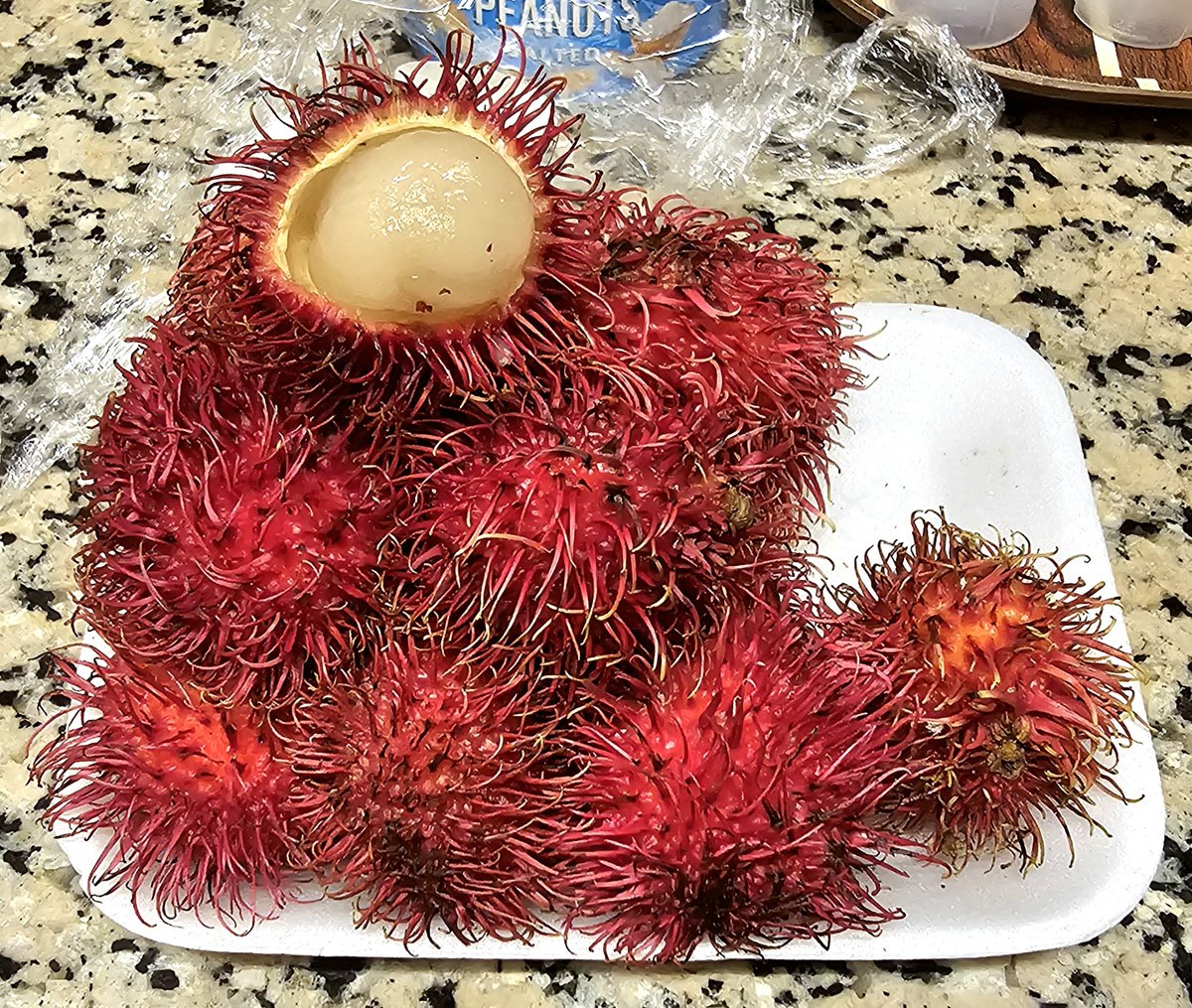 r_evarts's tweet image. Sri Lankan Rambutan from the local supermarket 😋😋