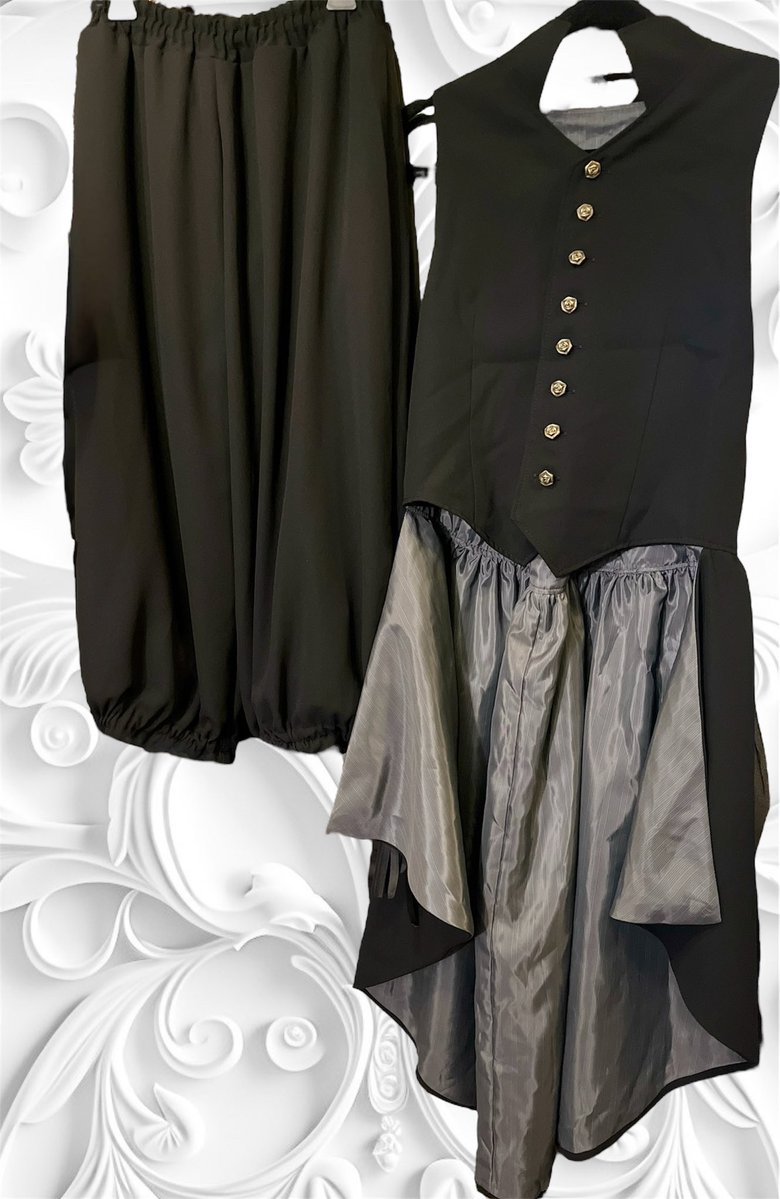 MaisondeR's tweet image. 入荷💠ご紹介
Triple*fortuneさん
ドレス(黒、白)と
黒コルセット風
黒ジレ
黒パンツ(裾が絞れるので
バルーンにもなります)
先着順で最新のカタログ
配布を本日より開始✨
#トリプルフォーチュン
#メゾンドローゼンクロイツ