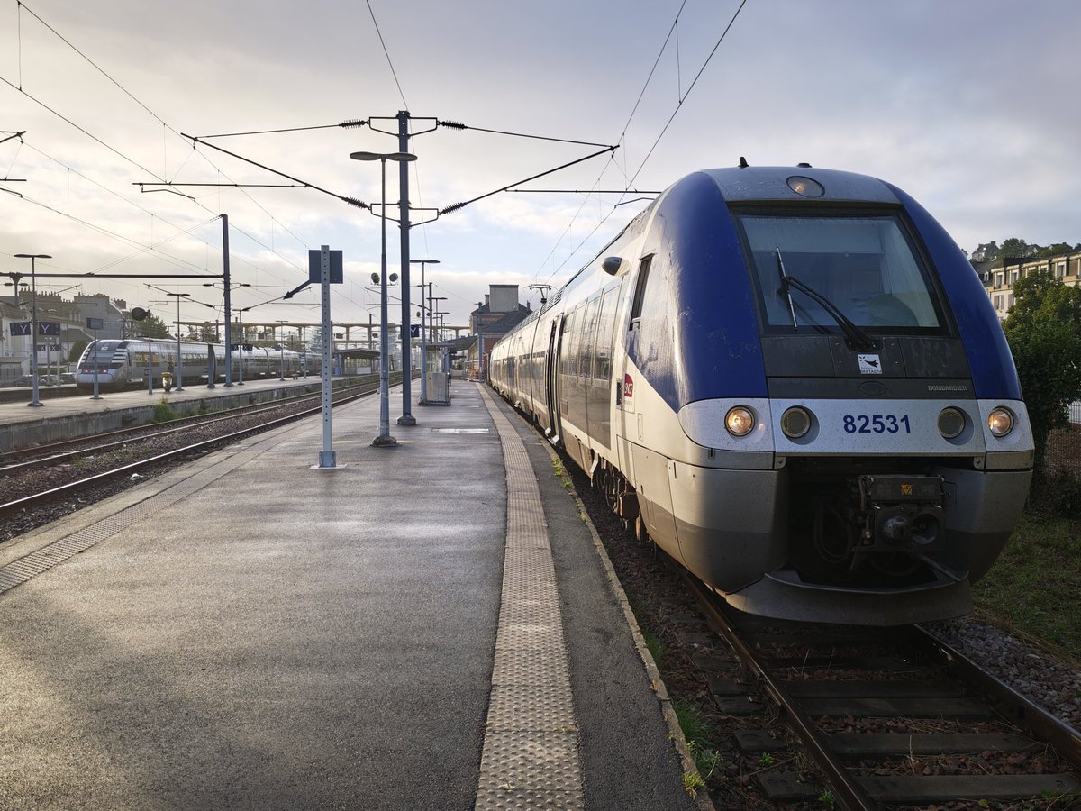 ADCBrest's tweet image. Demat Twitt'X, on se retrouve aujourd'hui au départ de #Quimper sur les @TERBreizhGo :
854823 08h05 Quimper-Brest 09h25
854826 10h56 Brest-Quimper 12h07
Bon weekend et bon voyage 🙂 #SNCF #BreizhGo #Finistere #Bretagne