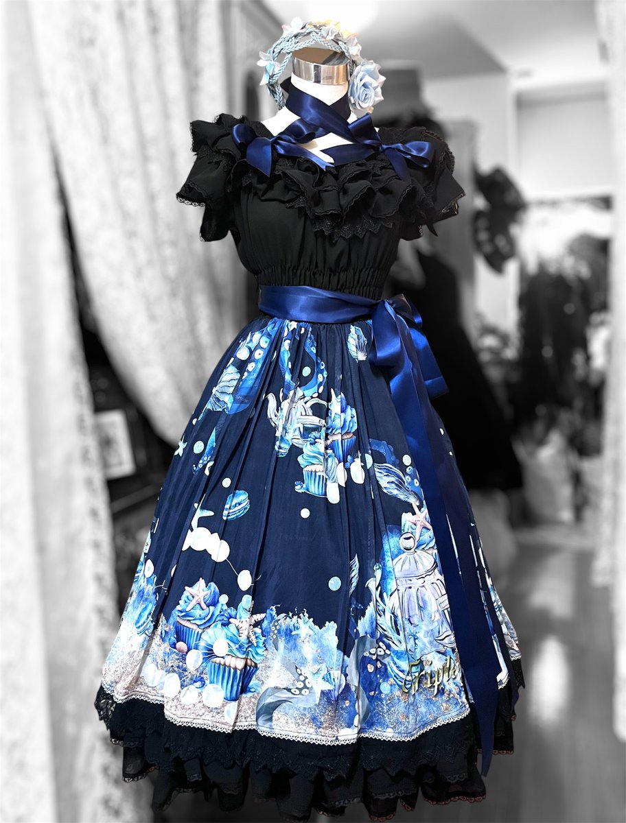 MaisondeR's tweet image. 入荷💠ご紹介
Triple*fortuneさん
ドレス(黒、白)と
黒コルセット風
黒ジレ
黒パンツ(裾が絞れるので
バルーンにもなります)
先着順で最新のカタログ
配布を本日より開始✨
#トリプルフォーチュン
#メゾンドローゼンクロイツ