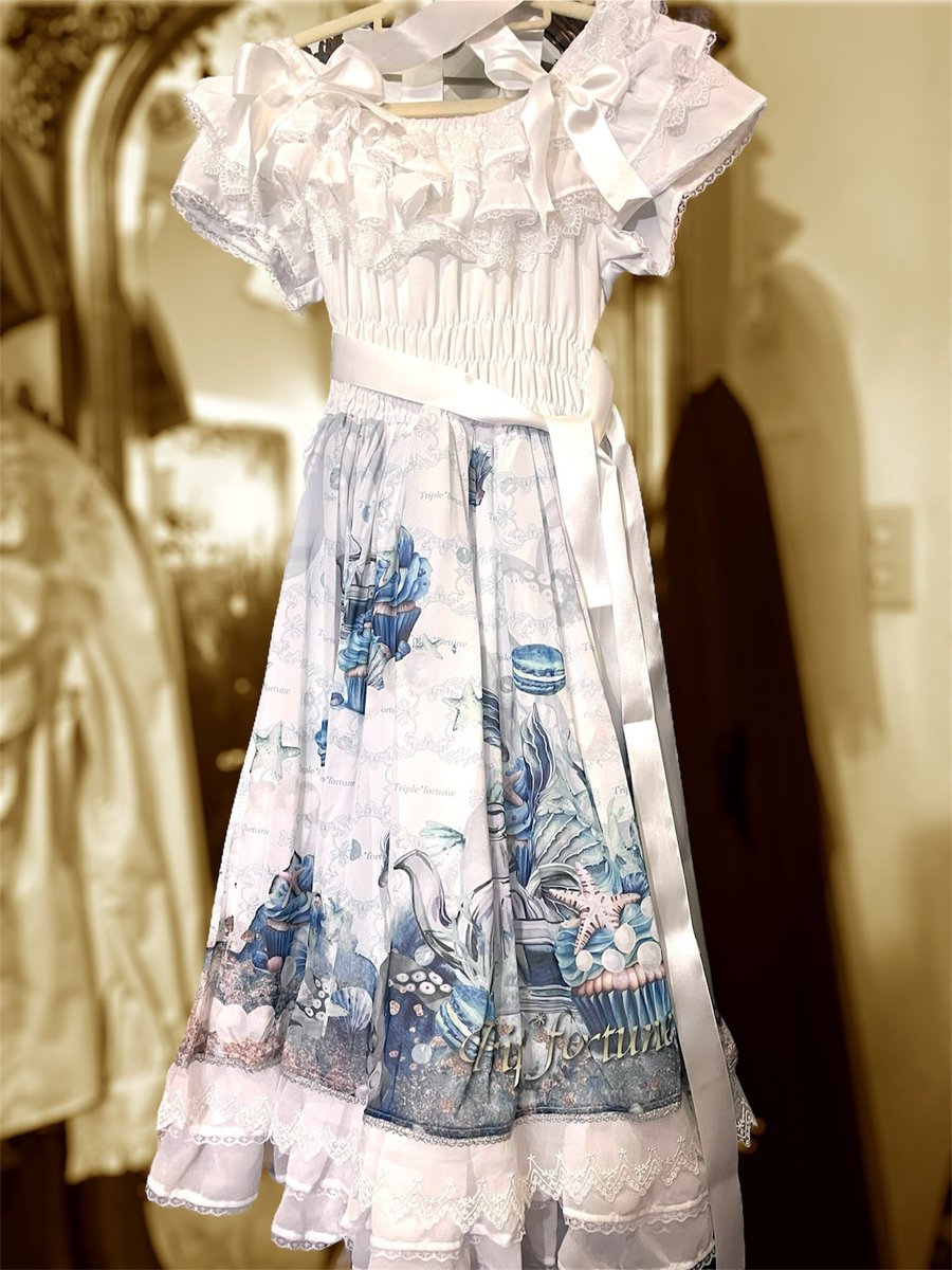 MaisondeR's tweet image. 入荷💠ご紹介
Triple*fortuneさん
ドレス(黒、白)と
黒コルセット風
黒ジレ
黒パンツ(裾が絞れるので
バルーンにもなります)
先着順で最新のカタログ
配布を本日より開始✨
#トリプルフォーチュン
#メゾンドローゼンクロイツ