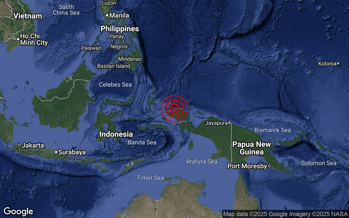 metmalaysia's tweet image. Gempa bumi sederhana M5.6 di Rantau Papua Barat, Indonesia pada 1:31 petang, 26 Julai 2025. Berpusat di 0.3° Selatan dan 131.8° Timur dengan kedalaman 17 km. 95km Timur Laut dari Sorong,Indonesia.Tiada ancaman tsunami kepada Malaysia.#gempabumiMETMalaysia
#mygempa.met.gov.my