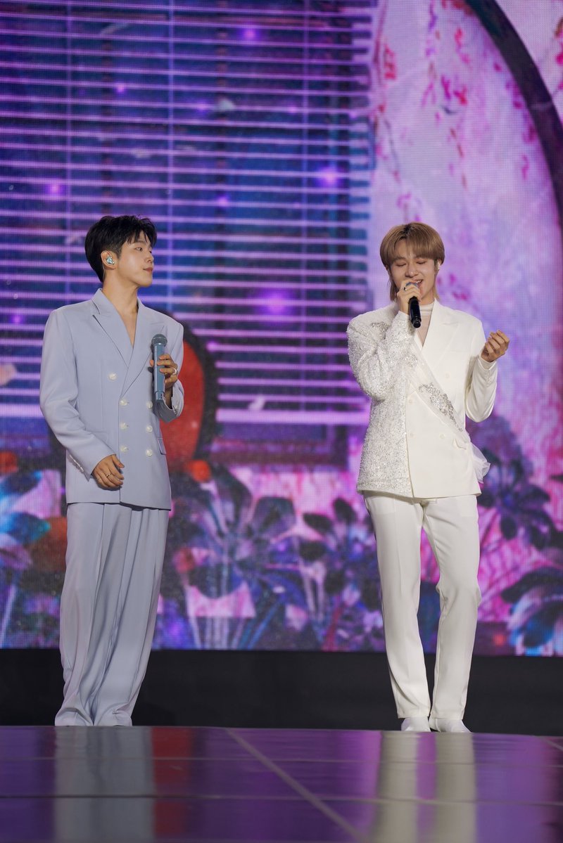 DMDMusicTH's tweet image. ภาพบรรยากาศของ “NuNew” @CwrNew ในงาน SBS 가요대전 Summer &apos;UNIPOP&apos; 🫶🏻

ขอขอบคุณทุกคนที่มาส่งกำลังใจที่หน้างาน รวมถึงคอยส่งกำลังใจผ่านหน้าจอมาให้นุนิวในวันนี้นะคะ เป็นอีกเวทีที่ยิ่งใหญ่มาก ๆ ขอขอบคุณจากใจจริงค่ะ 😊

ฝากทุกคนรอติดตามวันออนแอร์ของเทปบันทึกภาพ…