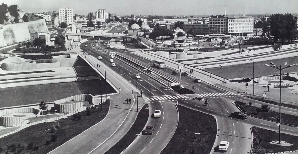 Скопје по 1963
Донирани објекти:
1. Поликлиника Букурешт (Румунска болница меѓу народот) - Народна Република Романија 
2. Мост „Гоце Делчев“ - Франција