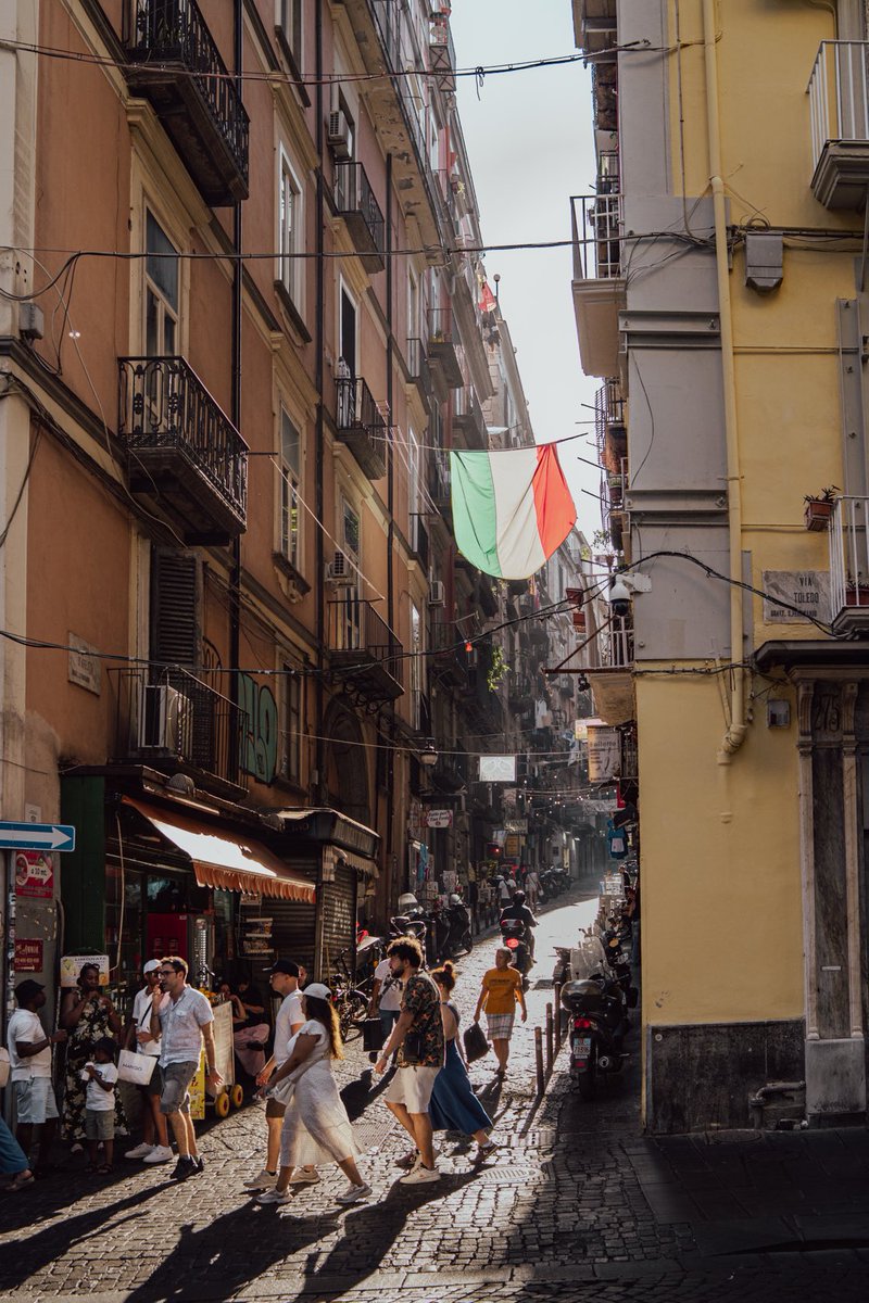 AnnaMariaDeFalc's tweet image. Buongiorno da #Napoli
e tanti auguri alle Anne e Annarelle !
Stamattina si esce e stasera un apericena con famiglia a casa.
🥰💙