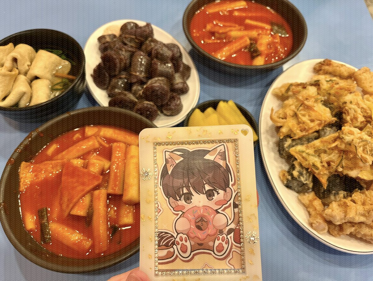 epgpgp's tweet image. 점심은 분식파티
그리고 귀요미 하지니와 함께💛🧡🤎
아니.. 날이 너무 더운데 이거 맞나여...

#엔젤키스