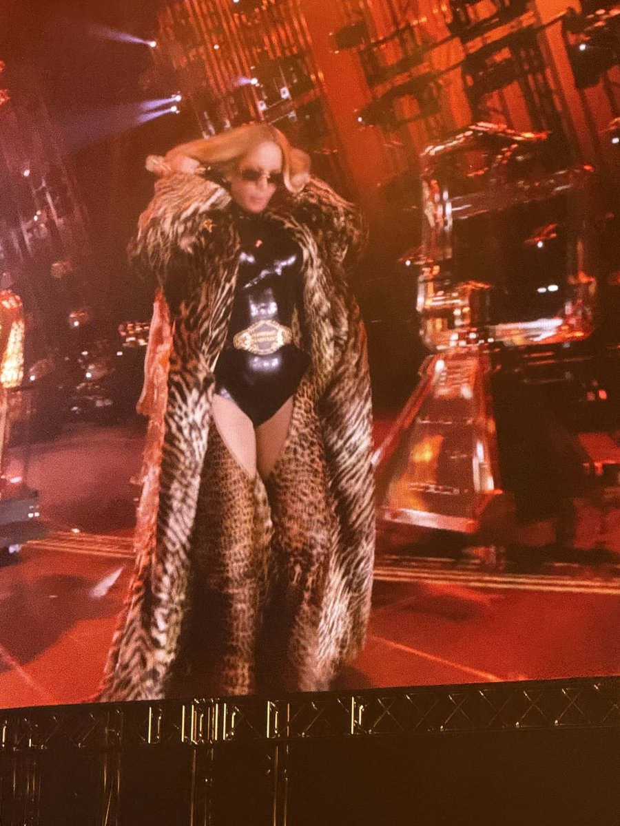 getawayonce's tweet image. THIS IS SO NOT RENAISSANCE U CAN'T TELL ME SHE'S NOT TEASING THE NEXT ACT