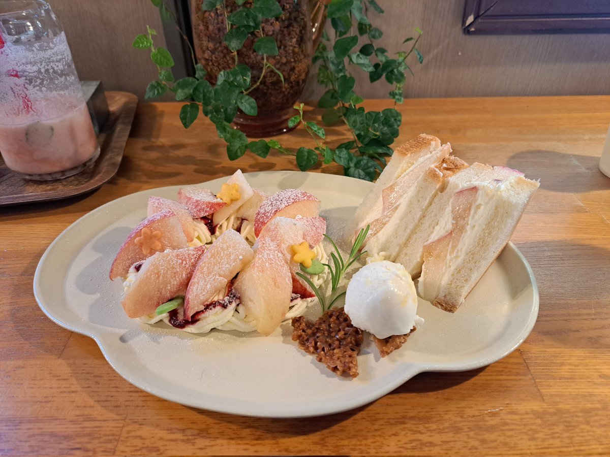 毎年この時期は恒例の
桃🍑農園カフェにGo！