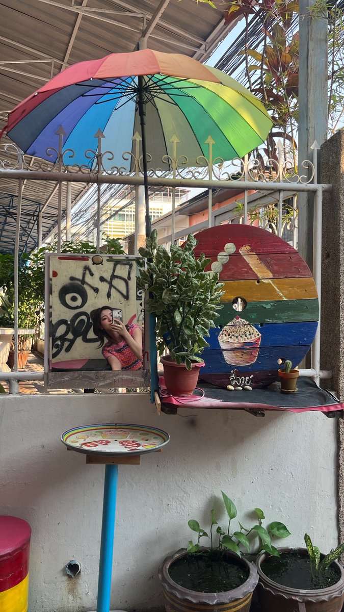 XinU_XinU_XinU's tweet image. タイ料理屋さんにて充電が切れて充電させてもらってる間に店員さんとタイの話になって4月にタイヘ行ったことを伝えたら一番の真夏すぎだことが判明。どうりで火傷するほど暑かったわけだ。11月ごろが涼しくておすすめらしいです
(暑さと戦いながら歌った動画はインスタにて instagram.com/reel/DMSXBXaxv…)