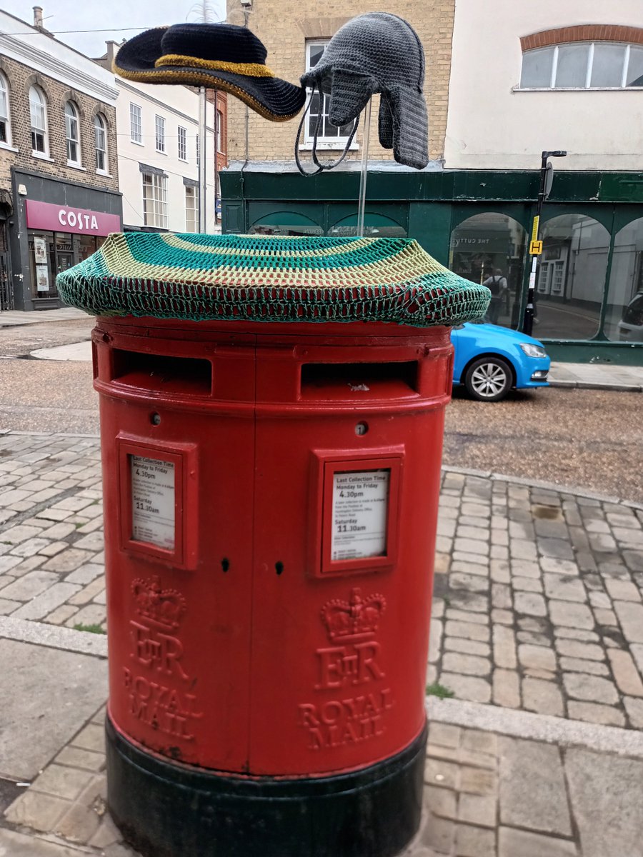MelJD46's tweet image. #postboxsaturday from #StIves #Cambridgeshire where this weekend they will be celebrating 600yrs of their town bridge with #CavaliersandRoundheads. #OliverCromwell was born at nearby #Huntingdon