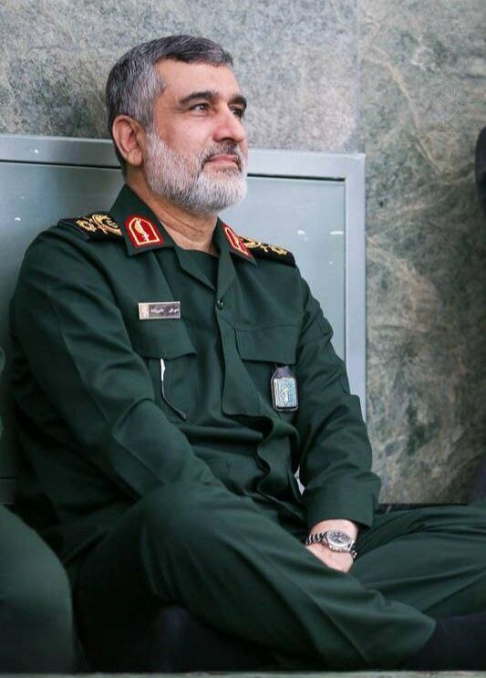 mari_tahmasbi's tweet image. قبول داری محرم امسال خیلی سخت و سنگین تر بود 
من امسال همش به فکر رهبر عزیز بودم که چطور تحمل میکنند محرم و داغ سرداران شهید رو خدا صبرشون بده :((