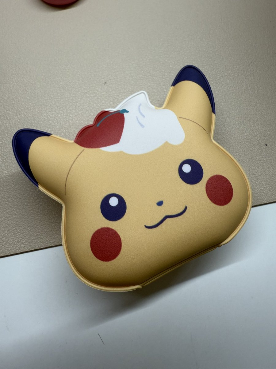 gomkemon's tweet image. 이 바부 메모지 뭐야 귀여워🥹🥹🥹 케이스 너무 깜찍해....