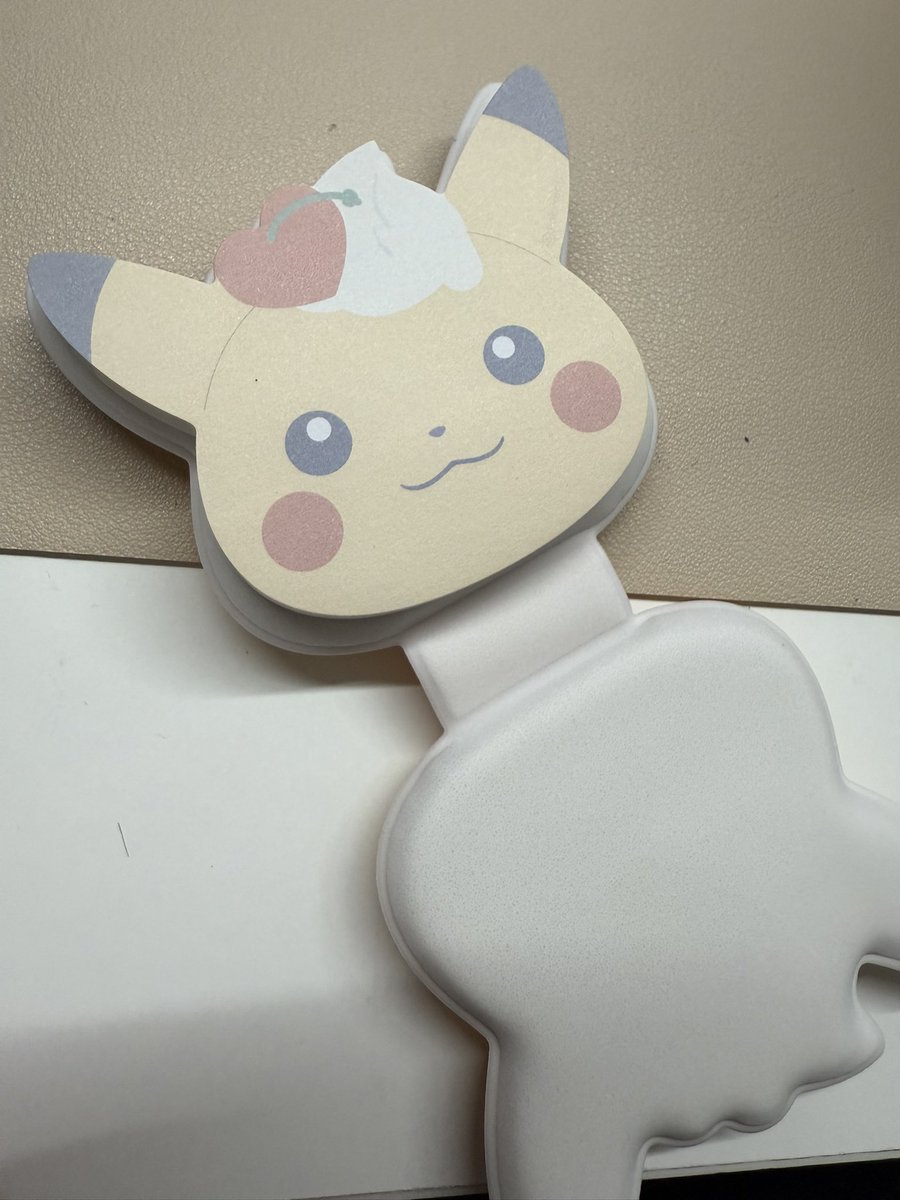 gomkemon's tweet image. 이 바부 메모지 뭐야 귀여워🥹🥹🥹 케이스 너무 깜찍해....