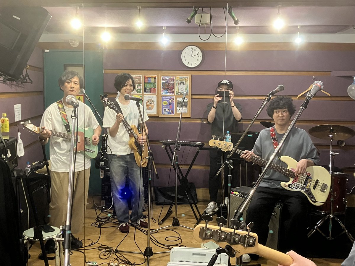 土曜日、午前中からバンド練習です🌞
8/2(土)の自主企画に向けて！