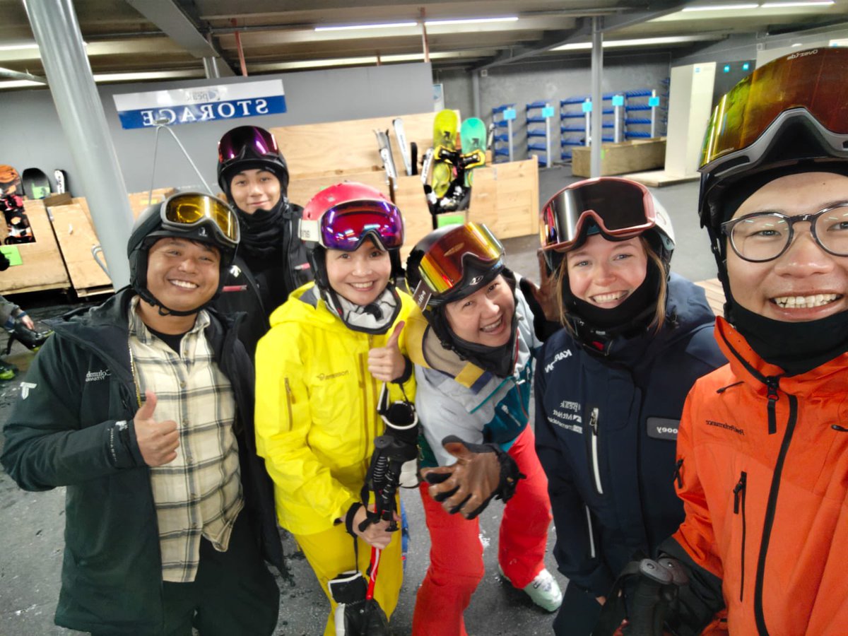 It has been a busy week! Here is Alix’s group getting ready for some NZSIA qualifications.
Lots of fun and laughs, while getting better at skiing!
@coronetpeak @sitconz @nzsiaski