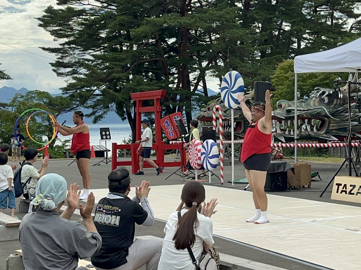 tazawako's tweet image. 【キャミソウルブラザーズ】
今年も彼らがやって来たー👯♀️✨️
もはや夏の風物詩😎☀️
中年の星となれ。尖るな、丸くなれ。
そして、このあと龍走ちゃれんじのデモンストレーターもやっちゃう!?
#423m
#仙北市
#田沢湖
#たざわ湖龍神まつり
