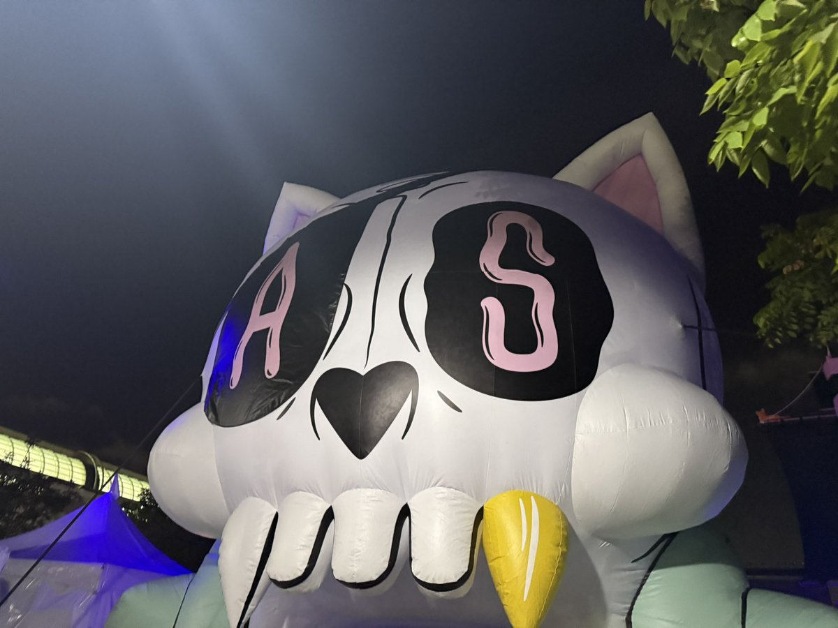 evaction's tweet image. Night raving at the @adultswim Pirate Purrrty. Feel the vibes with your Smiling Friends. #adultswim #piratepurrrty #sdcc #sdcc2025 #SanDiegoComicCon #SanDiegoComicCon2025 #smilingfriends