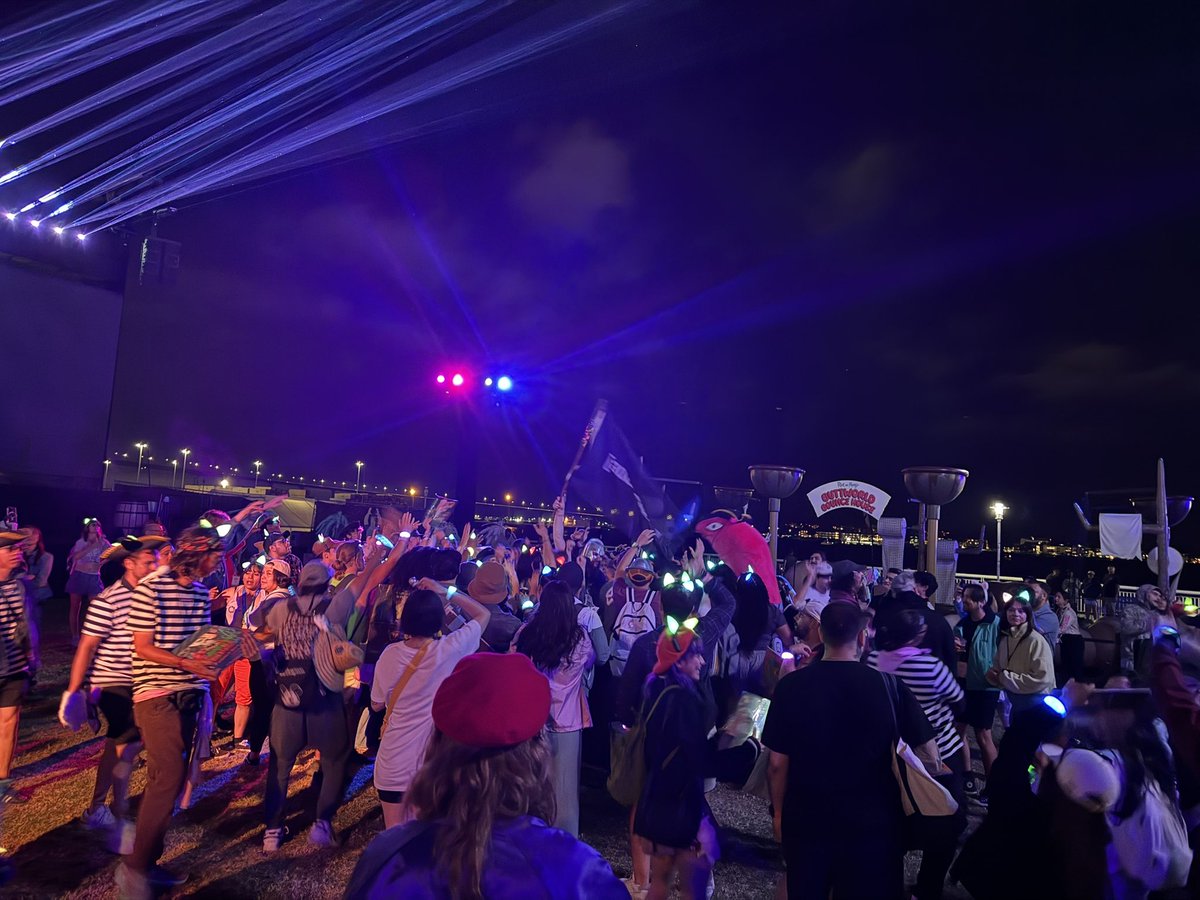 evaction's tweet image. Night raving at the @adultswim Pirate Purrrty. Feel the vibes with your Smiling Friends. #adultswim #piratepurrrty #sdcc #sdcc2025 #SanDiegoComicCon #SanDiegoComicCon2025 #smilingfriends