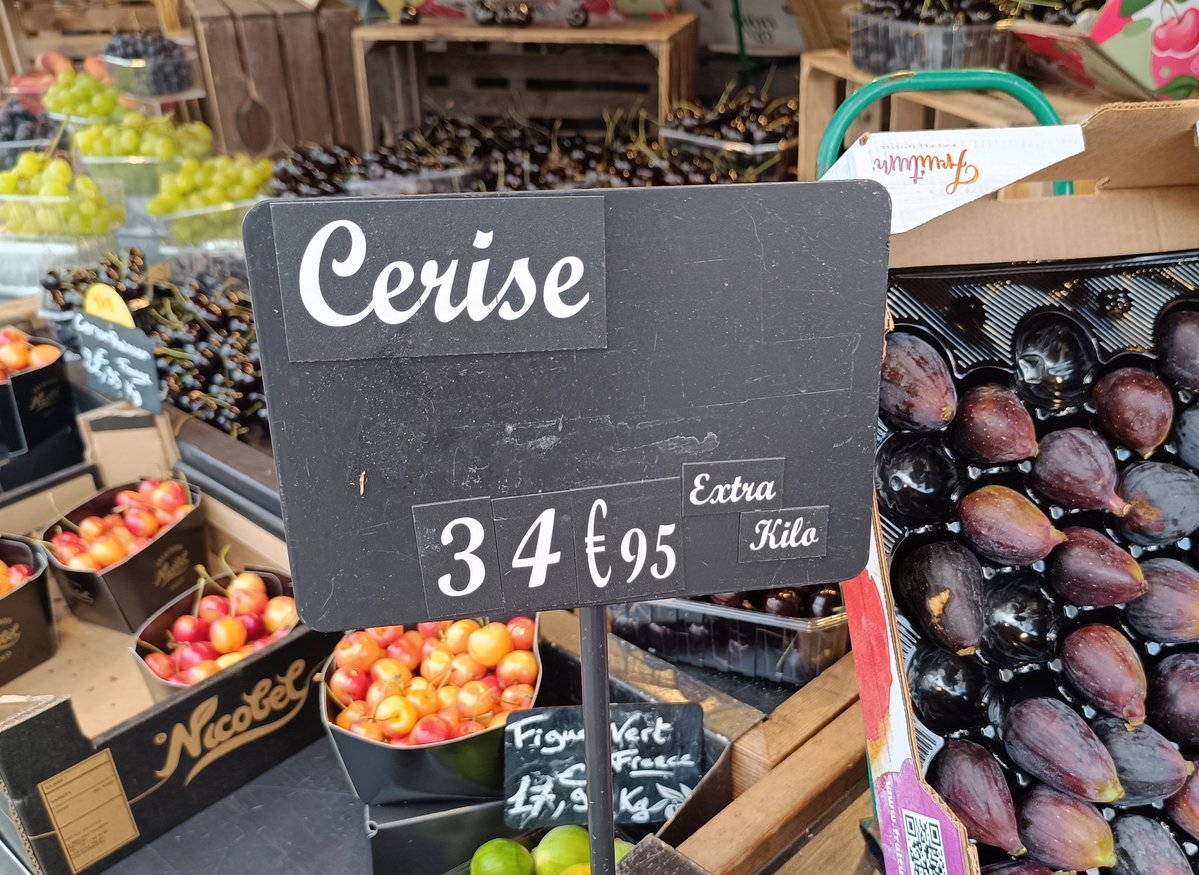 Puissent mes lecteurs ne pas se faire avoir, en ce 26 juillet, par des prix délirants et, disons-le, franchement scandaleux.
[Vu à Paris, rue Saint-Antoine, le 25 juillet 2025]