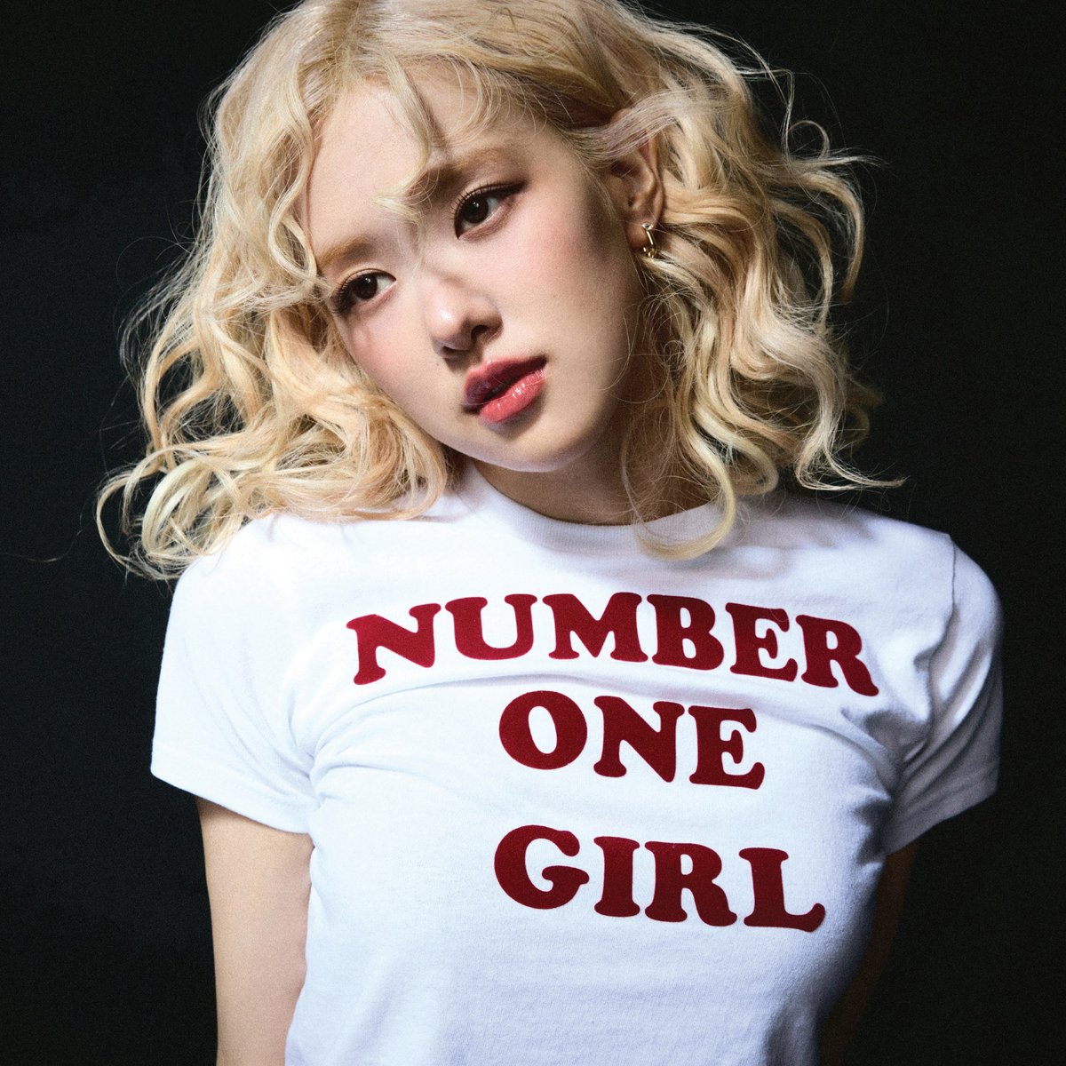 OneilyVibe's tweet image. ROSÉ becomes the first female K-pop act to exceed 52 million followers on TikTok.
