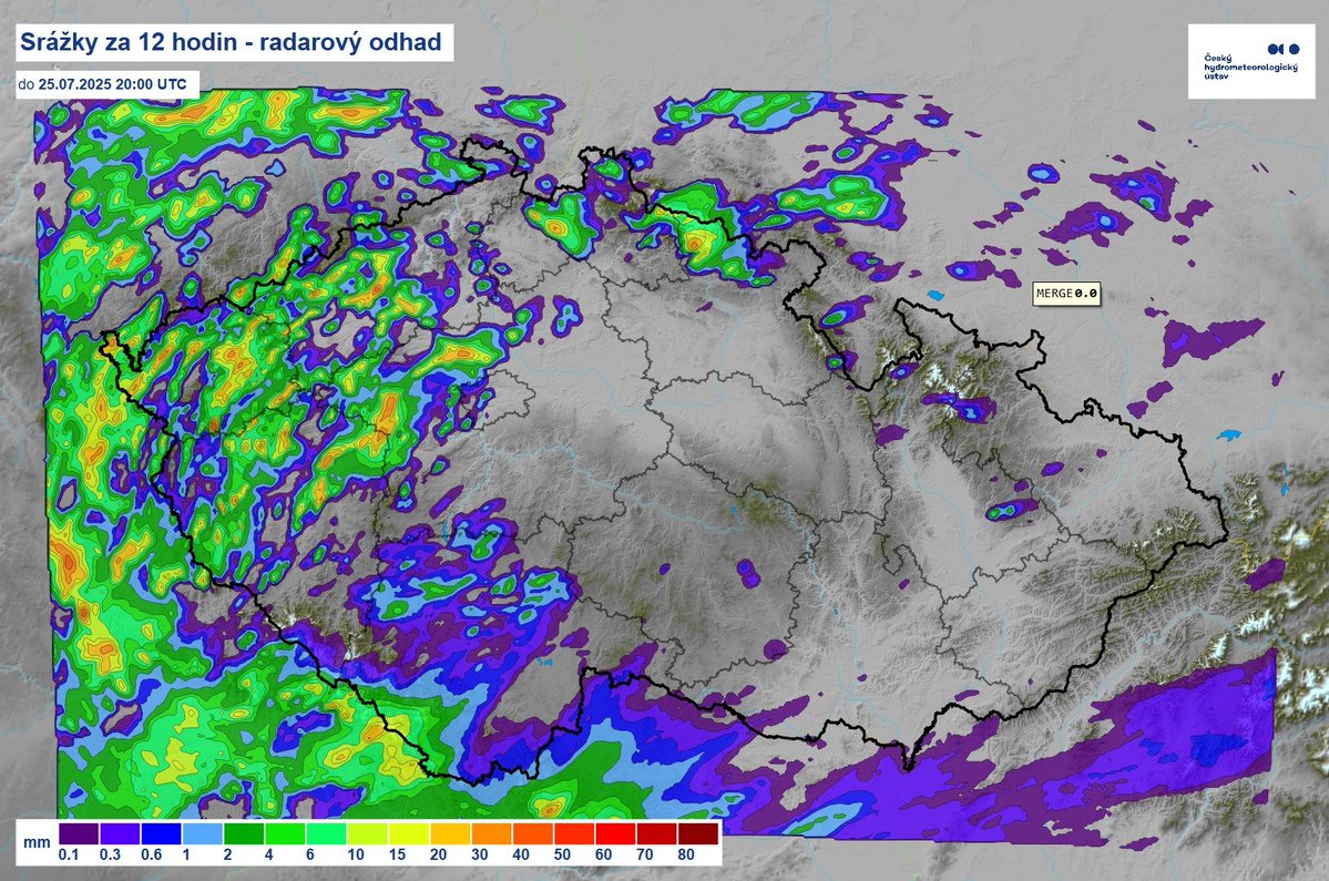 CHMUCHMI's tweet image. ⛈ Během včerejšího odpoledne se hlavně v severozápadní polovině Čech vyskytovaly četné bouřky doprovázené zejména přívalovým deštěm. Setrvávaly delší dobu na jednom místě, případně se v podobných místech obnovovaly. Lokálně napršelo kolem 30 mm. 

📌 Stanice Dolní Dvůr, Rudolfov…