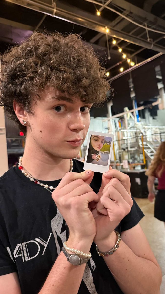 bxttholekollins's tweet image. especially proud of @the_cabaretta tonight, i admire you and your art so so much, and i can’t wait to see the shit you pull in the future. daughter loves you always 🙂↕️💗