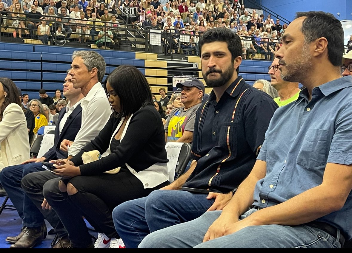 CollinDems's tweet image. In Austin tonight where @BetoORourke @JasmineForUS @JoaquinCastrotx @GregCasar @jamestalarico and others are holding a rally to oppose President Trump’s policies and his push to redraw congressional lines in Texas