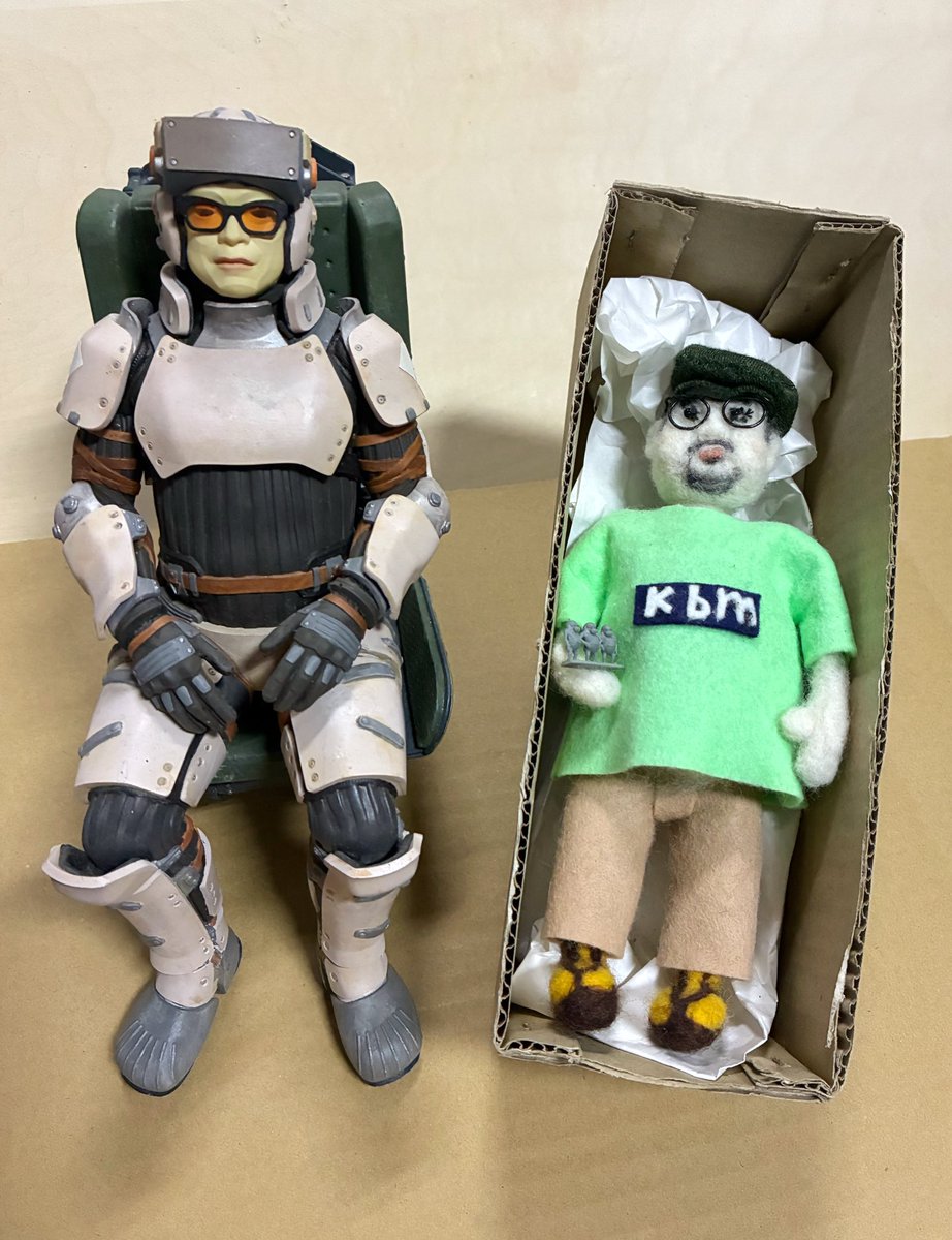 kbmanimation's tweet image. あと、手作りの謙さん人形も笑
スタジオの片隅に置いてくれてたヤツですね⁉︎ 🌸
しかも手には、最後に謙さんがデータ作りをやっていた、3バカの極ミニフィギュアが 笑　すごーい
感謝…😭

ていうか
ミニ謙さん増殖してる 笑